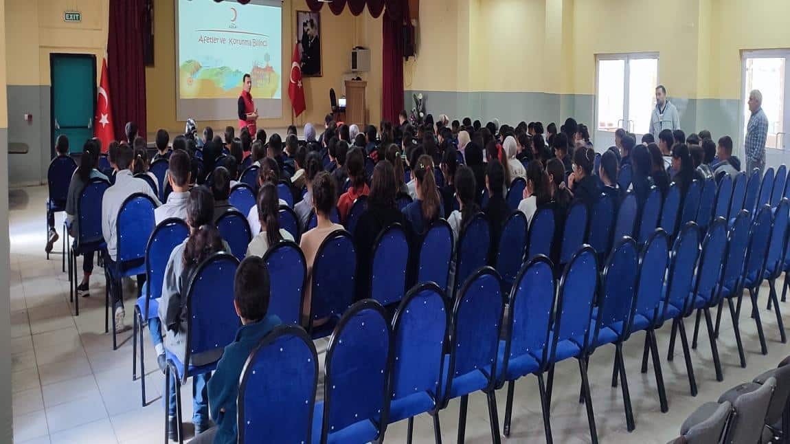 KIZILAY TARAFINDAN ÖĞRENCİLERİMİZE “AFETLER VE KORUNMA BİLİNCİ” EĞİTİMİ VERİLDİ